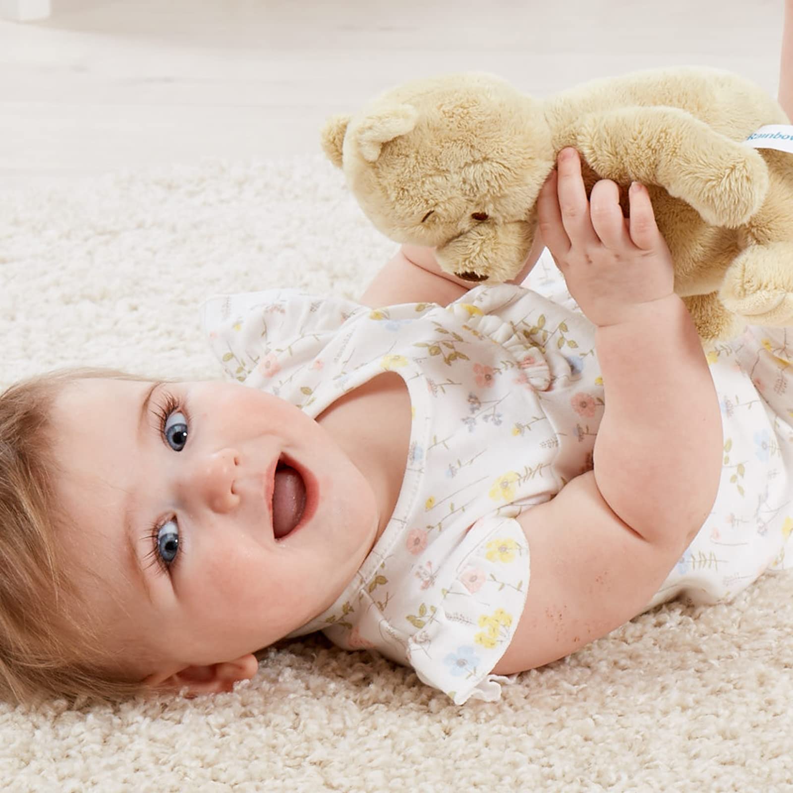 Disney DN1460 Pooh & Friends Classic Winnie The Pooh Soft Toy, Beige